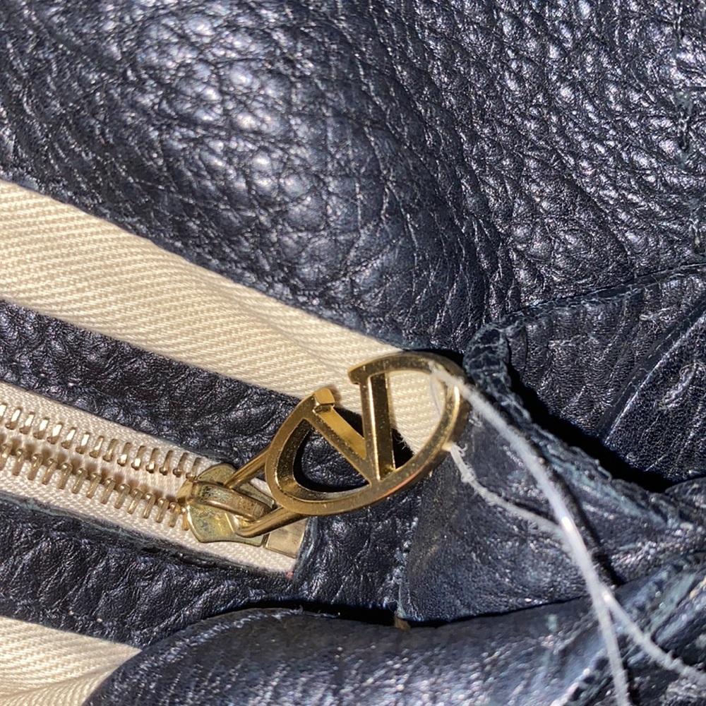 Valentino Garavani Black Leather Shoulder Bag - Picture 8 of 14